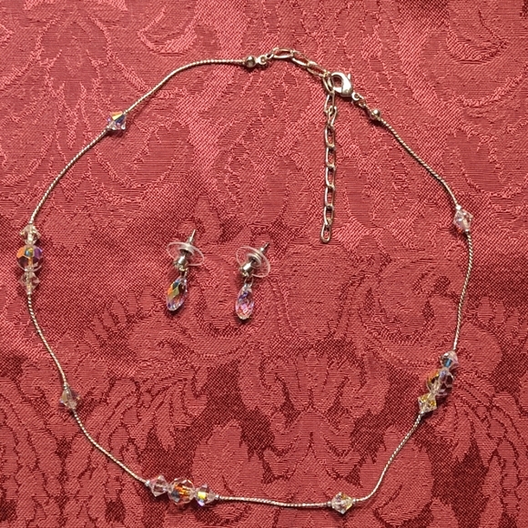 Gorgeous Silver and Crystal Necklace w/Earrings - Picture 1 of 2